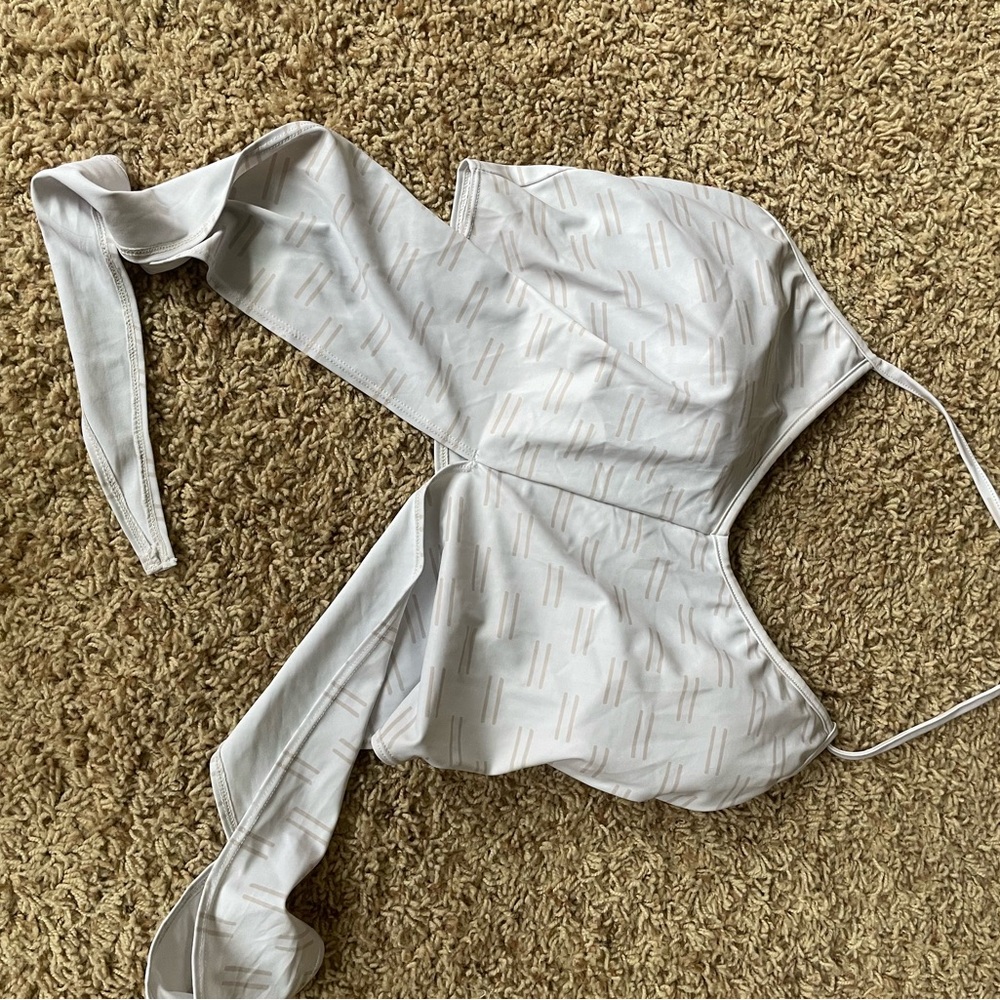 Kortni jeane tied up top large taupe dashes